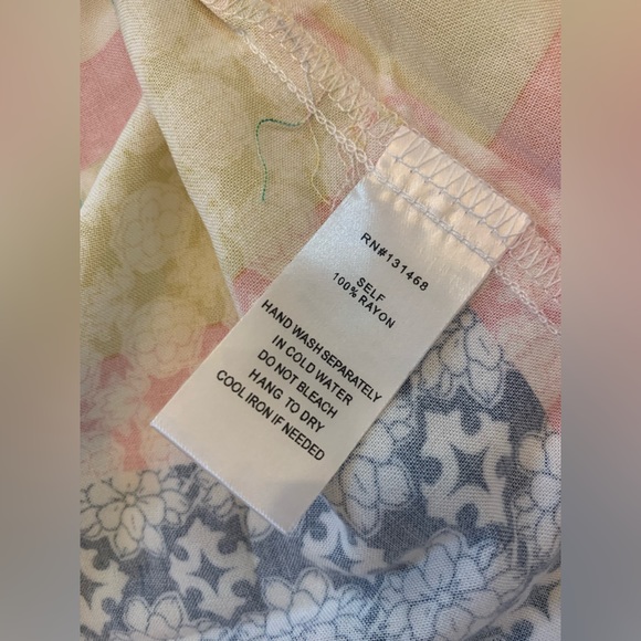 FATE Sweaten Up Color Block Top size medium, 100% rayon, block sleeves (K) - Picture 5 of 9